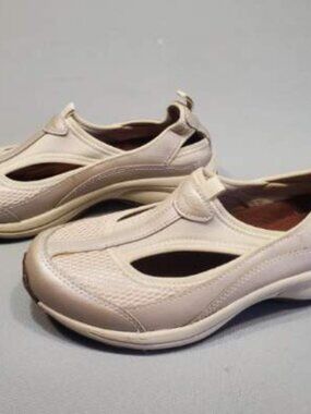 New Women’s Easy Spirit Slip On Shoes 8.5 “Wake Up Call”